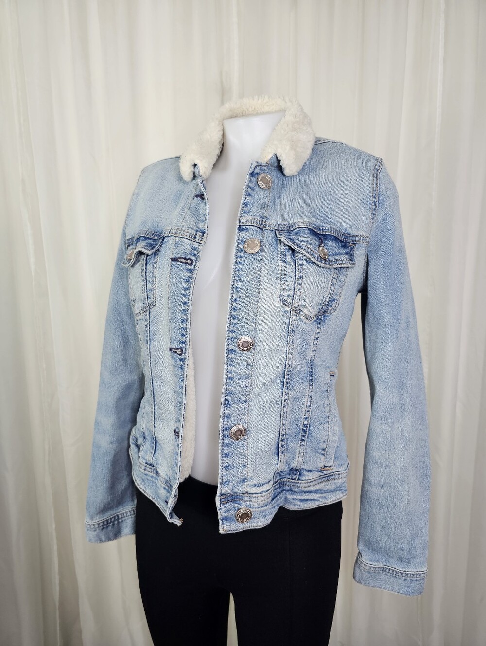 American Eagle Outfitters Sherpa Lined Denim Trucker Jacket Light Wash Medium